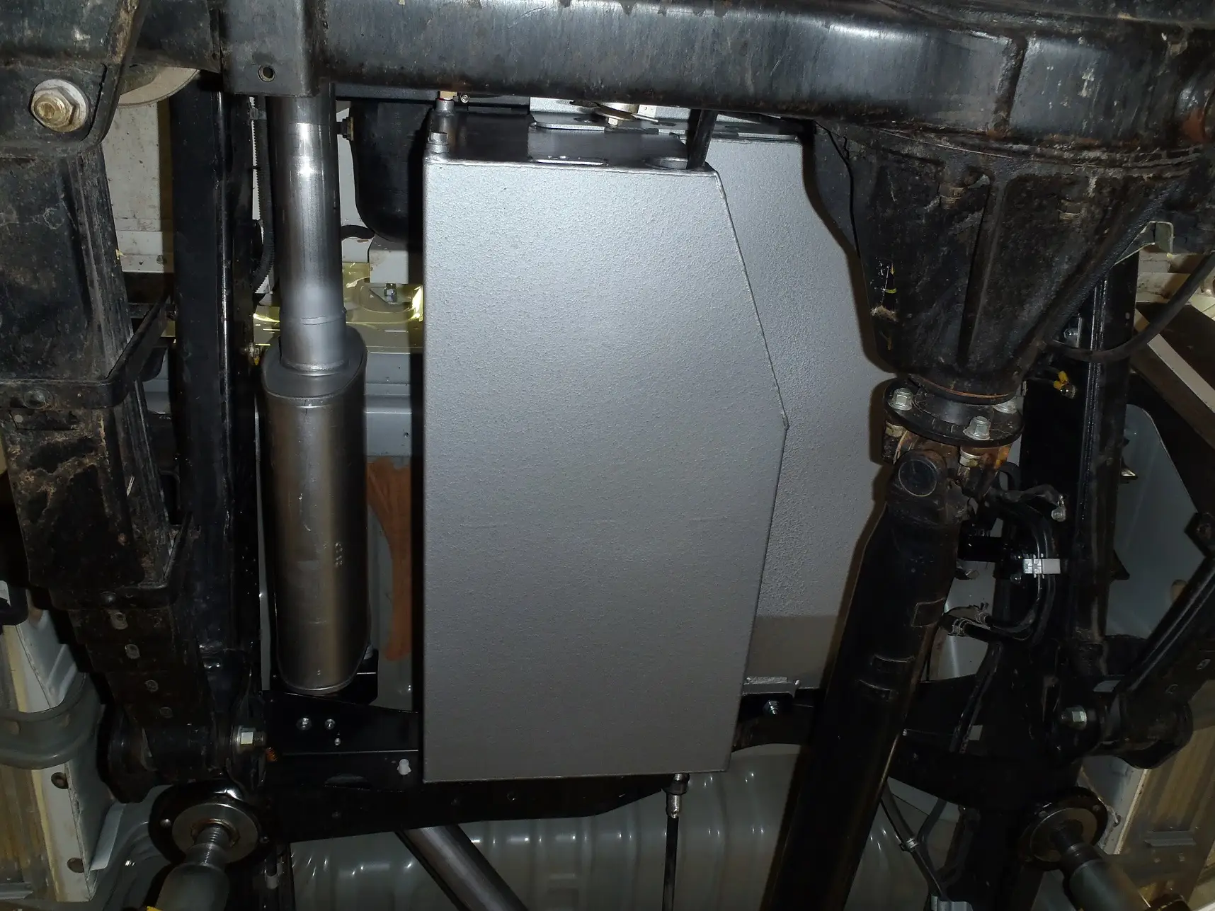 TLC79DCA_UNDERSIDE WITH EXHAUST