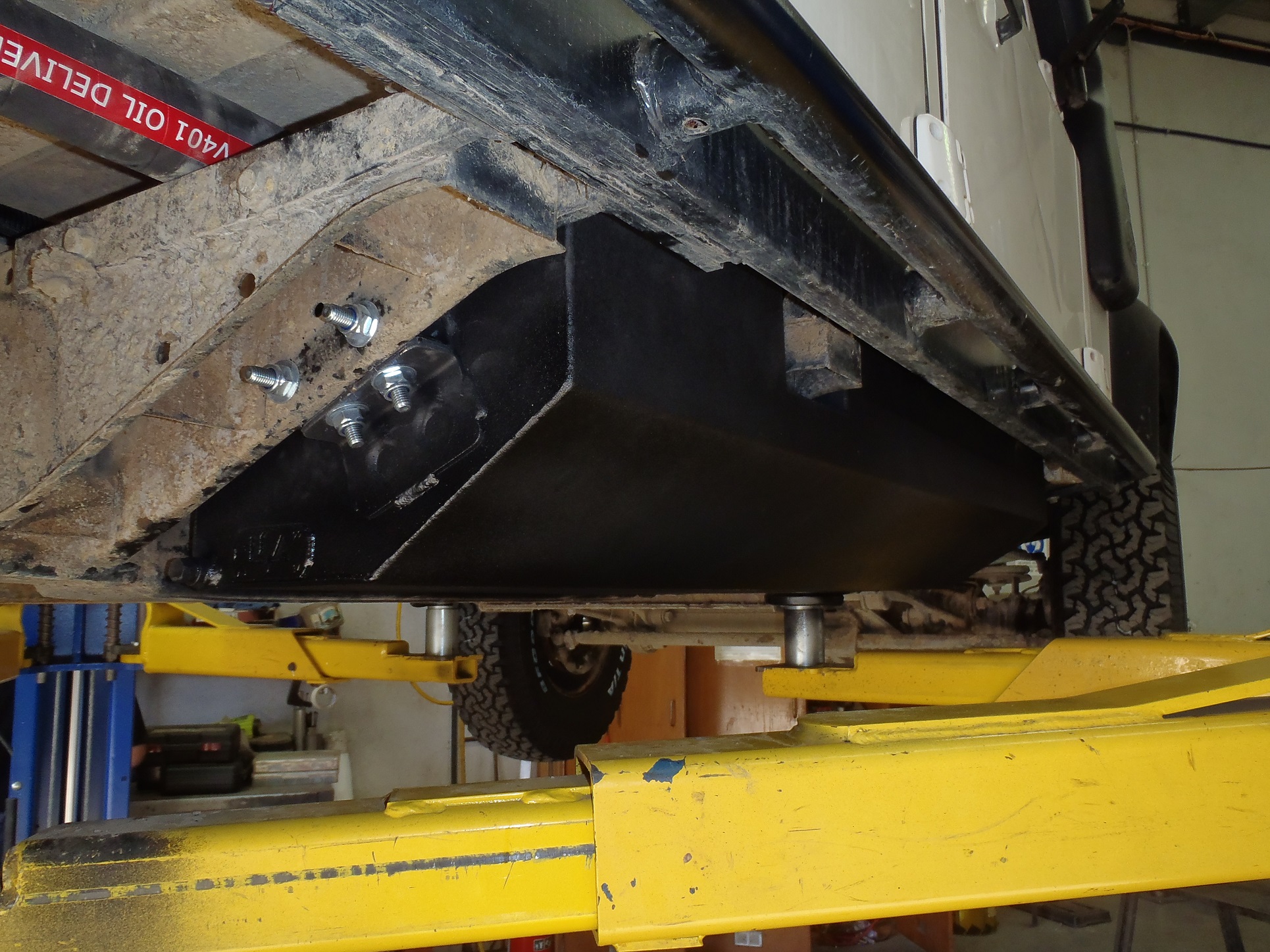 Landrover Defender 130 70L Auxiliary